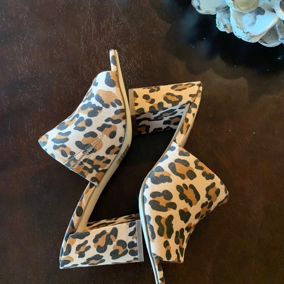 BRAND NEW  Breckelle’s Leopard Mules - Picture 2 of 5